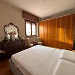 Dehomes - Two Bedrooms, Terrace, Wi-fi, Tram To Centre & Rho Fiera Apartment *