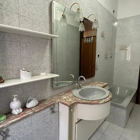 Dehomes - Two Bedrooms, Terrace, Wi-fi, Tram To Centre & Rho Fiera * Милан