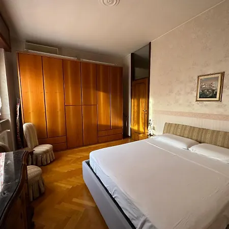 Апартаменты Dehomes - Two Bedrooms, Terrace, Wi-fi, Tram To Centre & Rho Fiera *