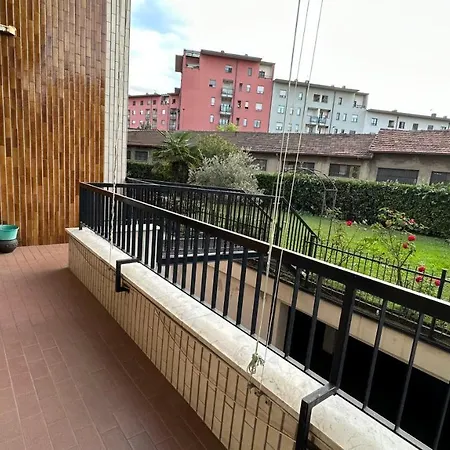 Dehomes - Two Bedrooms, Terrace, Wi-fi, Tram To Centre & Rho Fiera Апартаменты