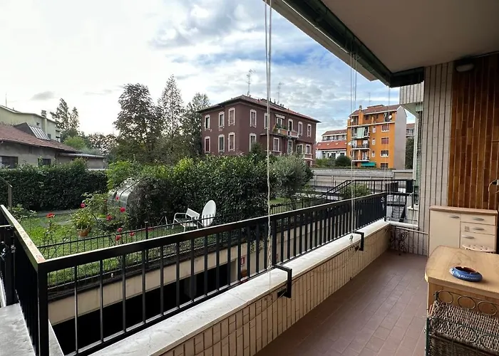Dehomes - Two Bedrooms, Terrace, Wi-fi, Tram To Centre & Rho Fiera * Mediolan